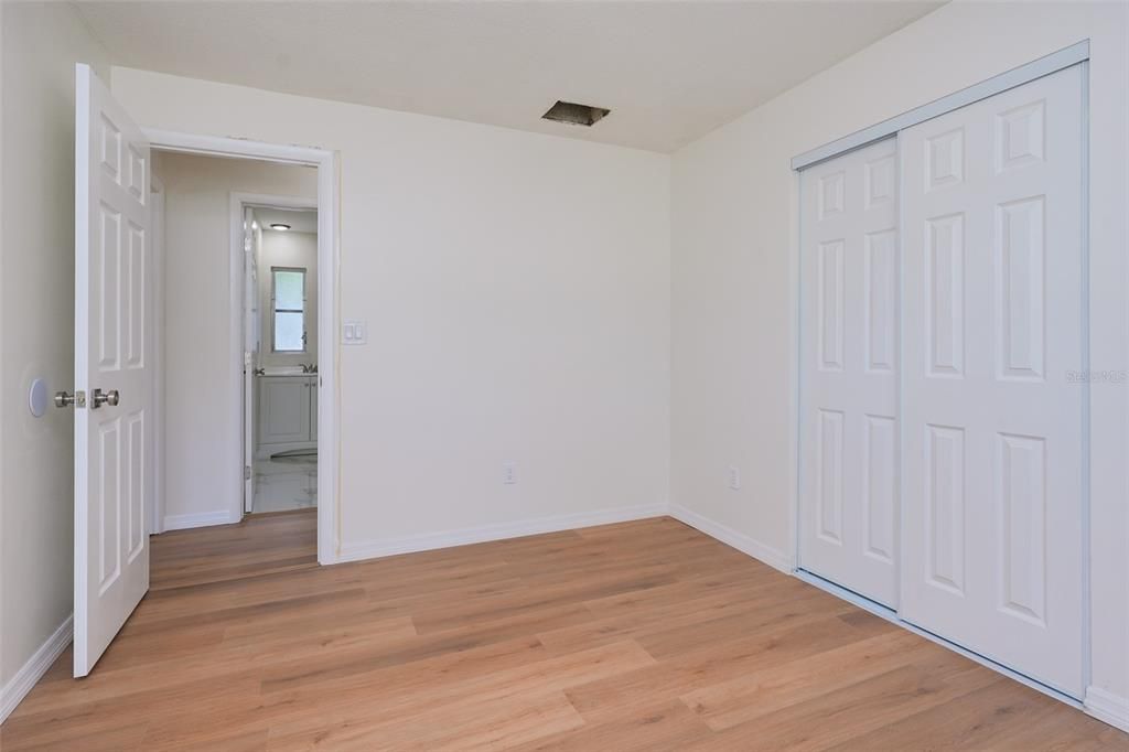 For Sale: $320,000 (2 beds, 2 baths, 1128 Square Feet)