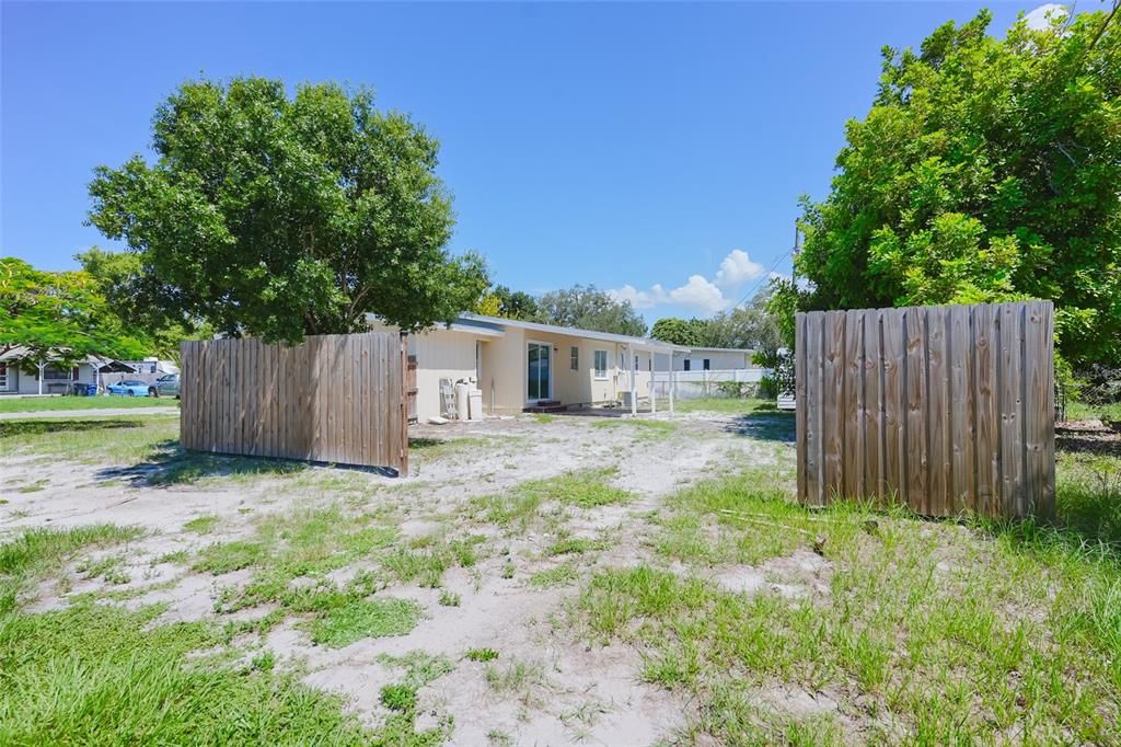 For Sale: $320,000 (2 beds, 2 baths, 1128 Square Feet)