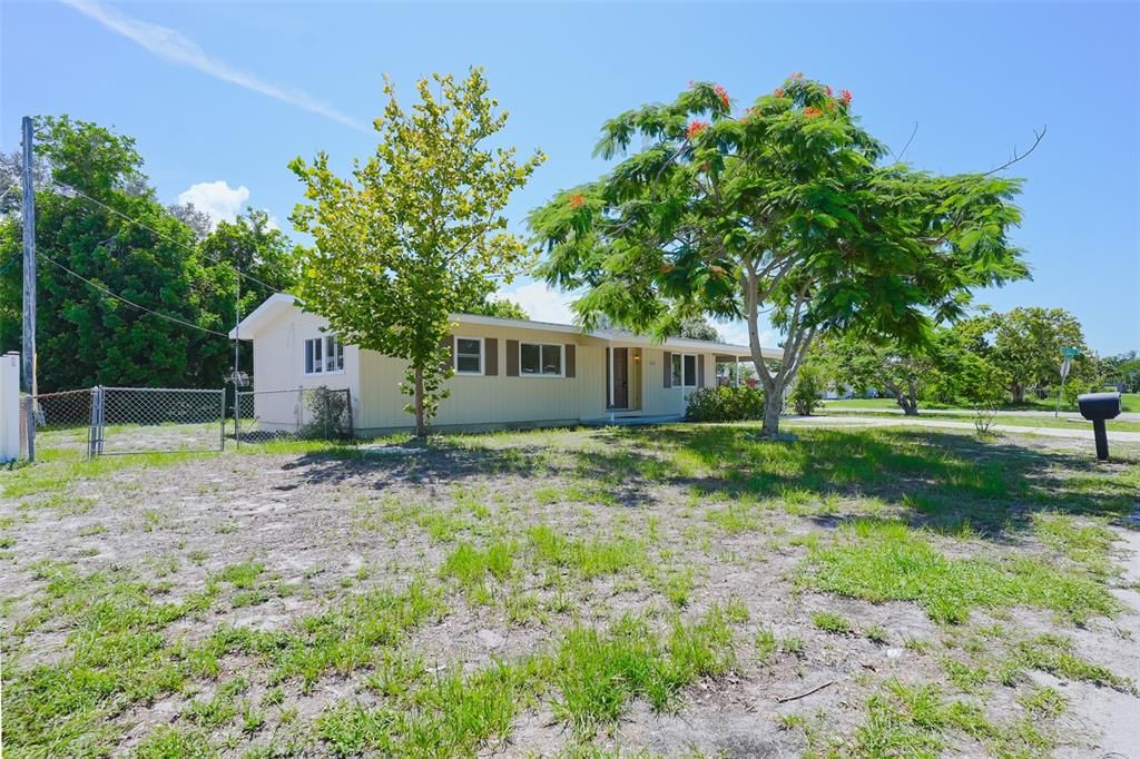 For Sale: $320,000 (2 beds, 2 baths, 1128 Square Feet)