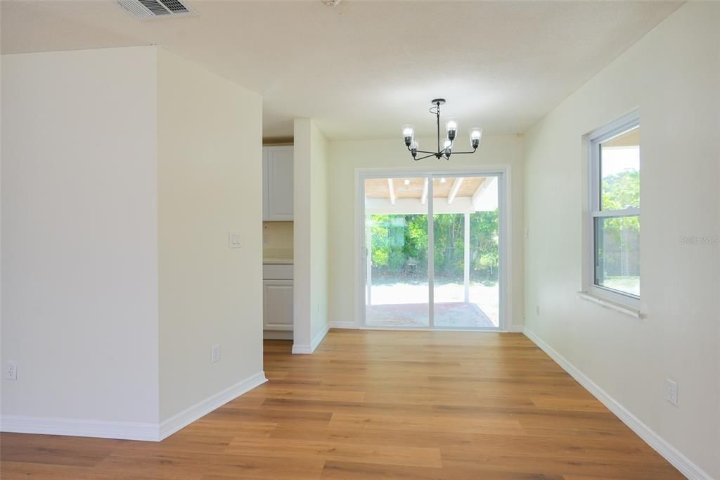For Sale: $320,000 (2 beds, 2 baths, 1128 Square Feet)