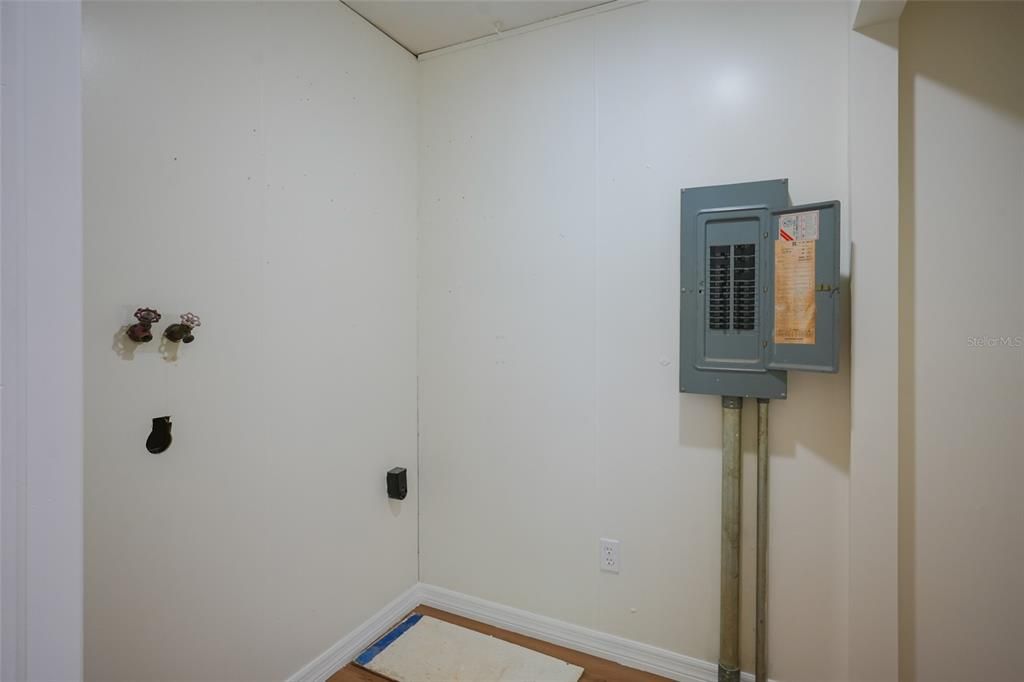 For Sale: $320,000 (2 beds, 2 baths, 1128 Square Feet)