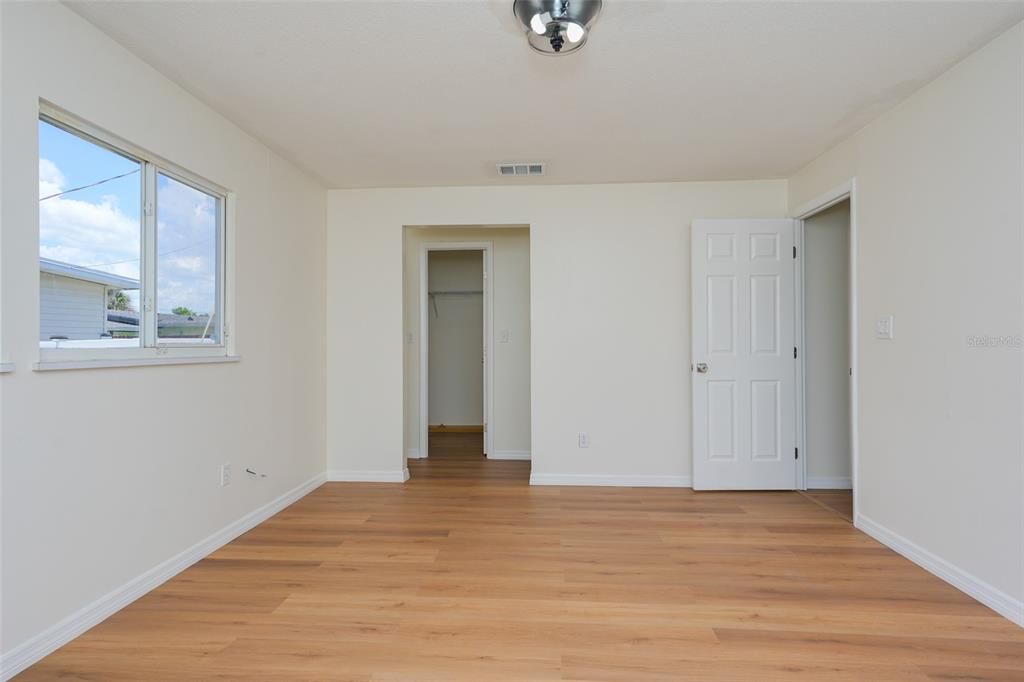 For Sale: $320,000 (2 beds, 2 baths, 1128 Square Feet)