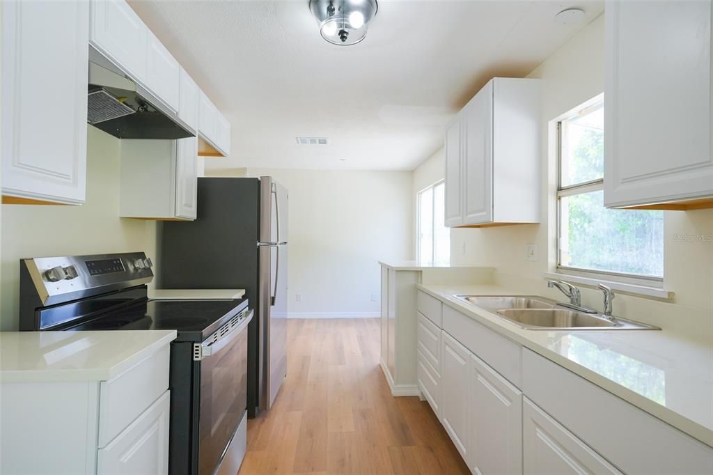 For Sale: $320,000 (2 beds, 2 baths, 1128 Square Feet)