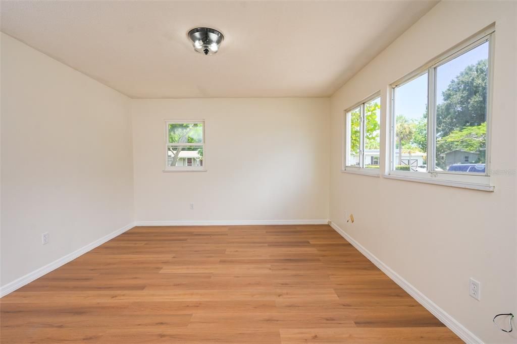 For Sale: $320,000 (2 beds, 2 baths, 1128 Square Feet)