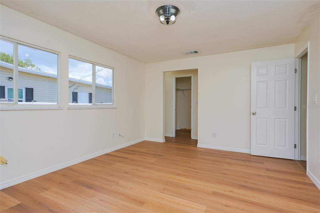 For Sale: $320,000 (2 beds, 2 baths, 1128 Square Feet)