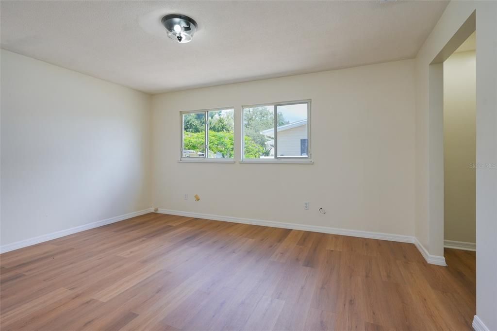 For Sale: $320,000 (2 beds, 2 baths, 1128 Square Feet)