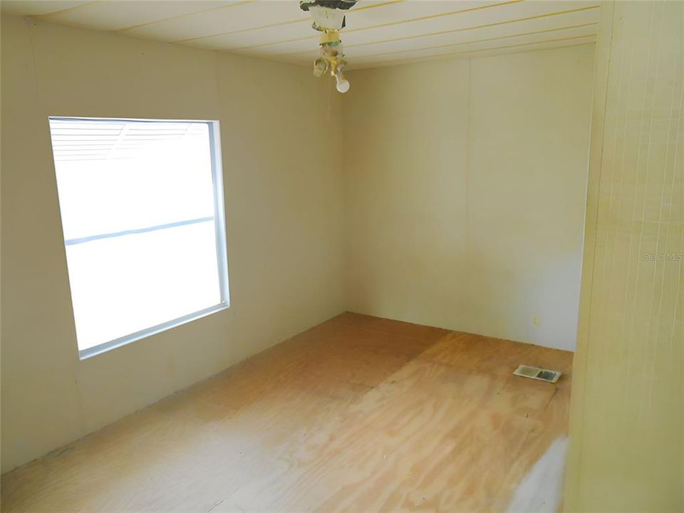 For Sale: $134,900 (2 beds, 1 baths, 805 Square Feet)