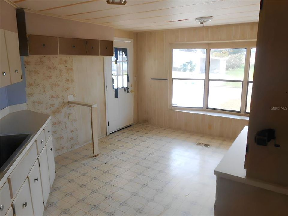 For Sale: $134,900 (2 beds, 1 baths, 805 Square Feet)