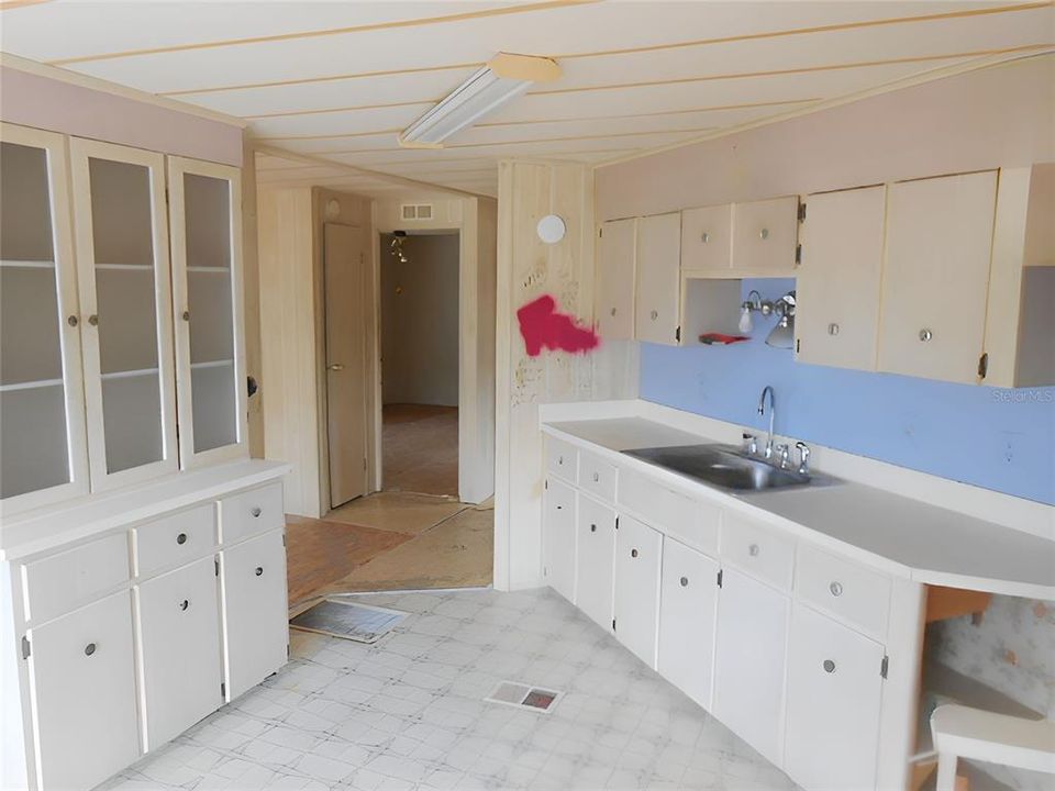 For Sale: $134,900 (2 beds, 1 baths, 805 Square Feet)