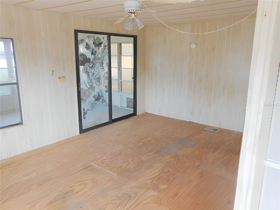 For Sale: $134,900 (2 beds, 1 baths, 805 Square Feet)