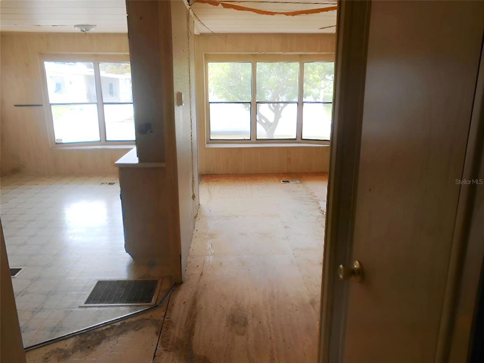 For Sale: $134,900 (2 beds, 1 baths, 805 Square Feet)