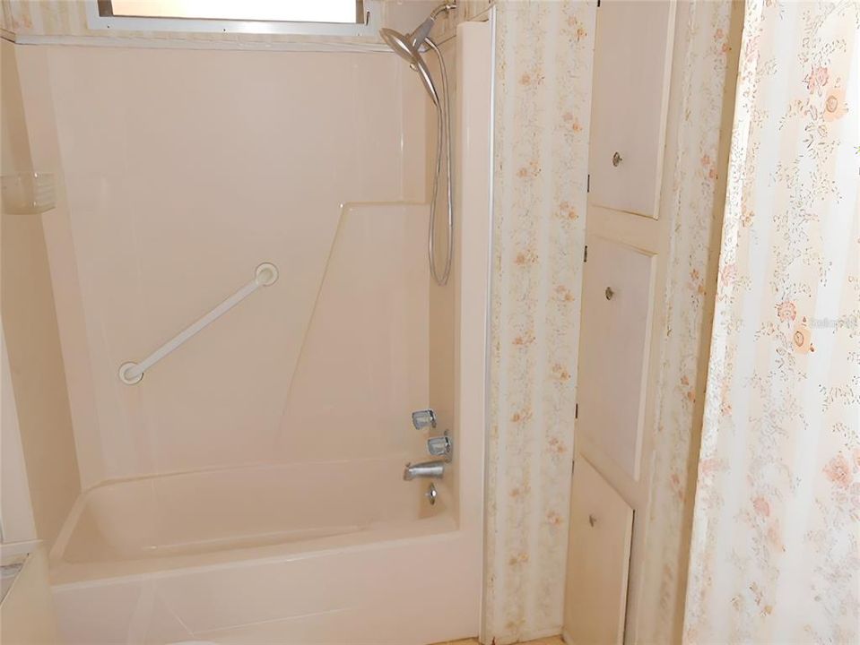 For Sale: $134,900 (2 beds, 1 baths, 805 Square Feet)