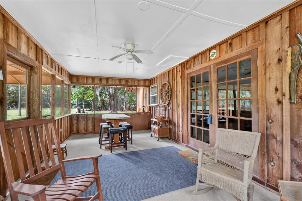 For Sale: $380,000 (2 beds, 1 baths, 1008 Square Feet)