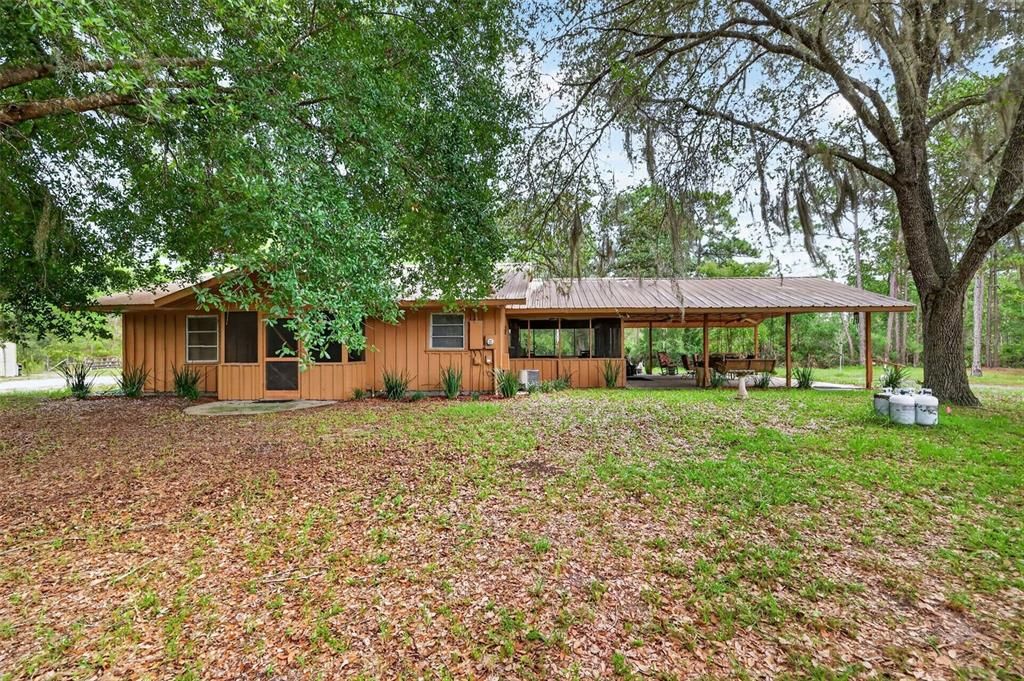 For Sale: $380,000 (2 beds, 1 baths, 1008 Square Feet)