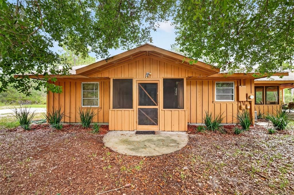 For Sale: $380,000 (2 beds, 1 baths, 1008 Square Feet)