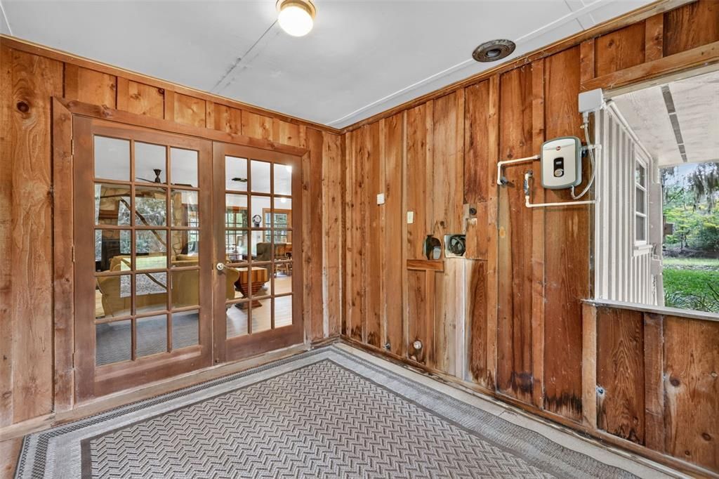 For Sale: $380,000 (2 beds, 1 baths, 1008 Square Feet)