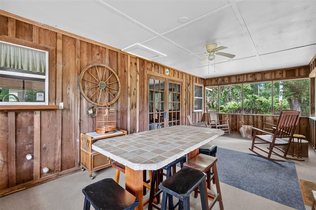For Sale: $380,000 (2 beds, 1 baths, 1008 Square Feet)
