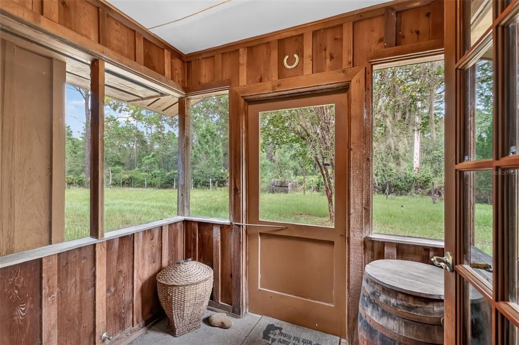 For Sale: $380,000 (2 beds, 1 baths, 1008 Square Feet)