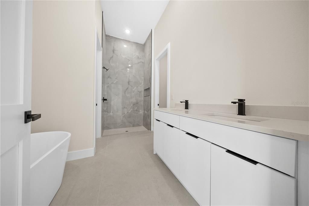 For Sale: $480,000 (3 beds, 3 baths, 2212 Square Feet)