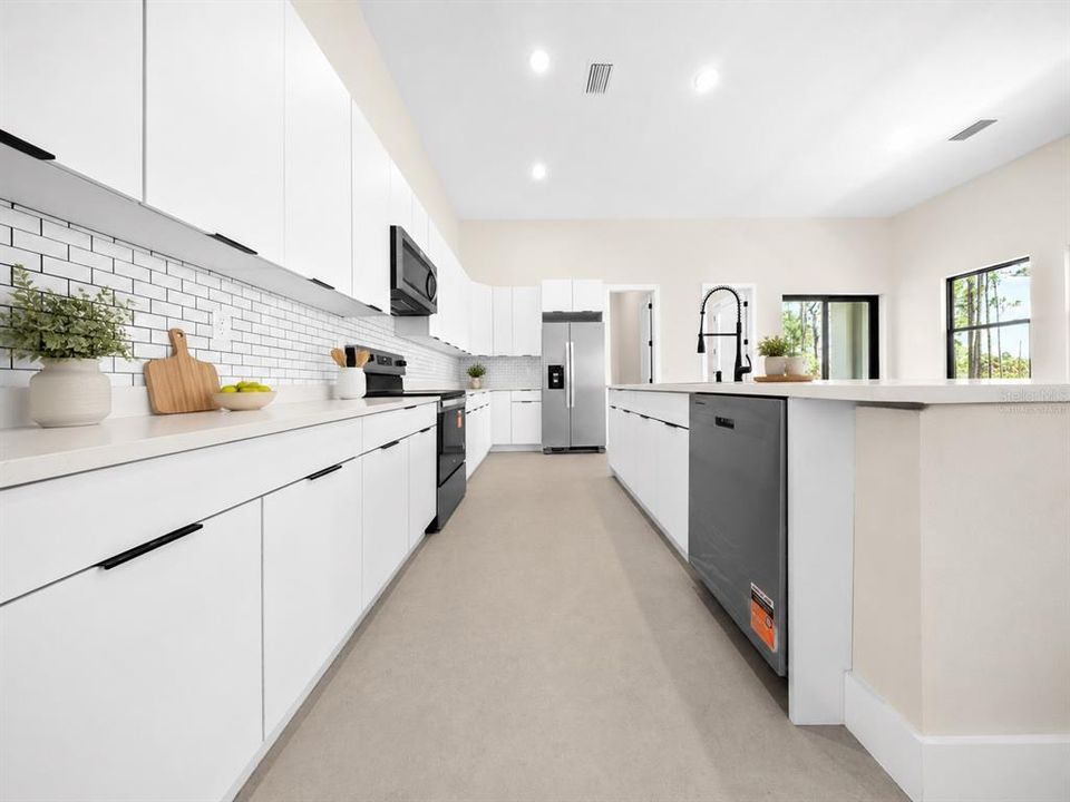 For Sale: $480,000 (3 beds, 3 baths, 2212 Square Feet)