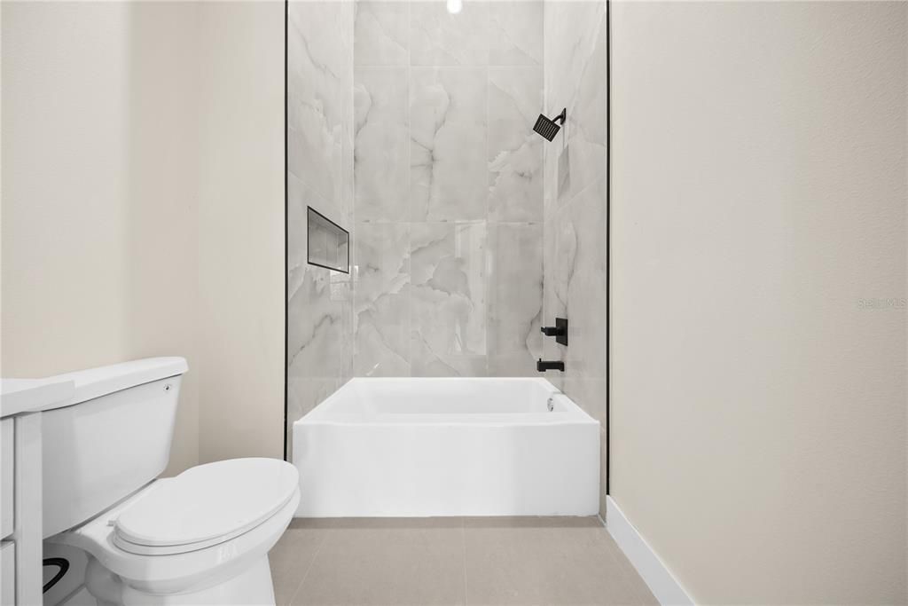 For Sale: $480,000 (3 beds, 3 baths, 2212 Square Feet)