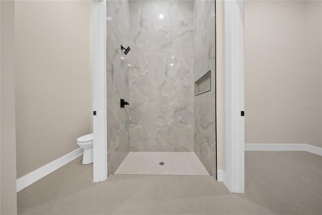 For Sale: $480,000 (3 beds, 3 baths, 2212 Square Feet)