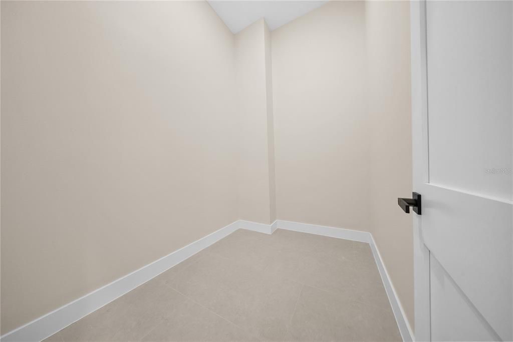 For Sale: $480,000 (3 beds, 3 baths, 2212 Square Feet)