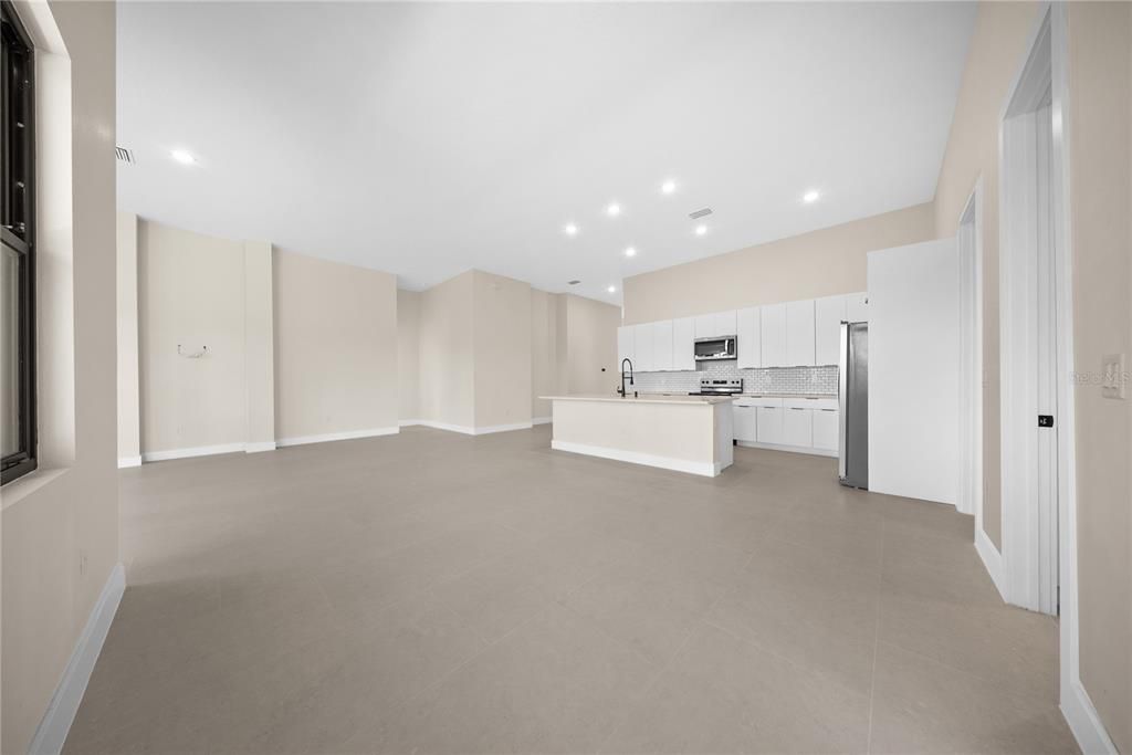 For Sale: $480,000 (3 beds, 3 baths, 2212 Square Feet)