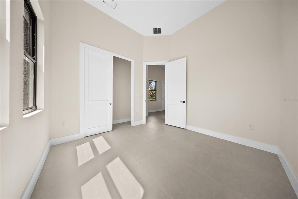 For Sale: $480,000 (3 beds, 3 baths, 2212 Square Feet)
