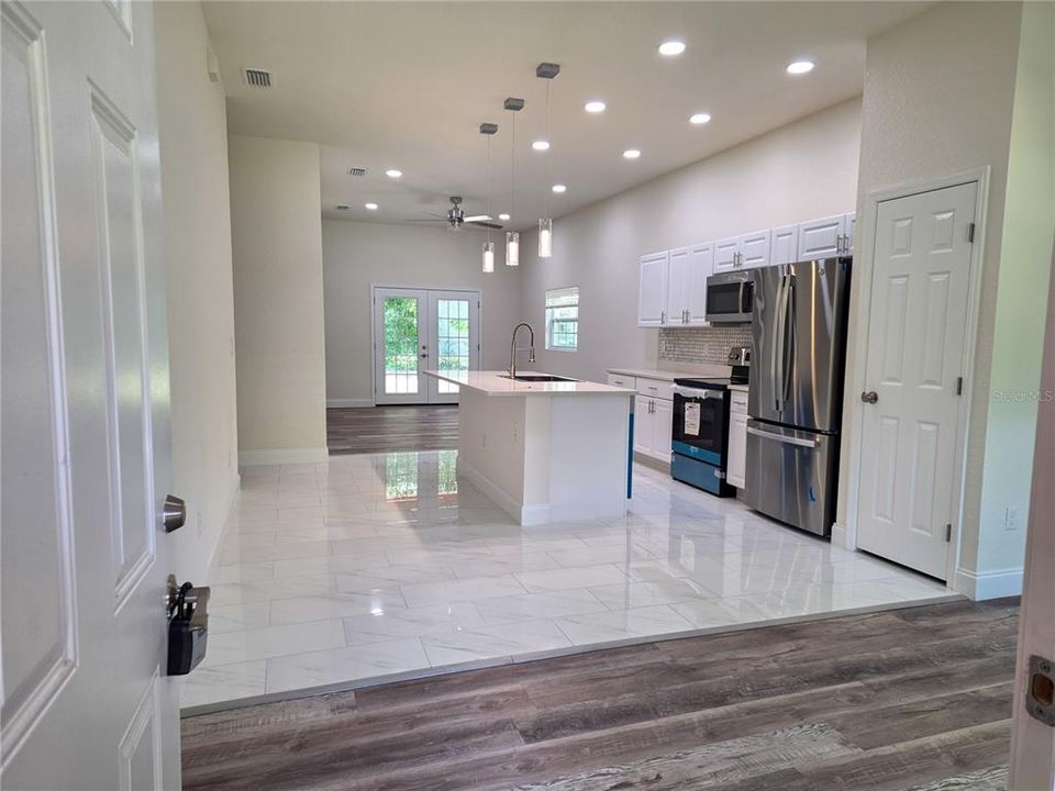 For Sale: $319,999 (3 beds, 2 baths, 1500 Square Feet)