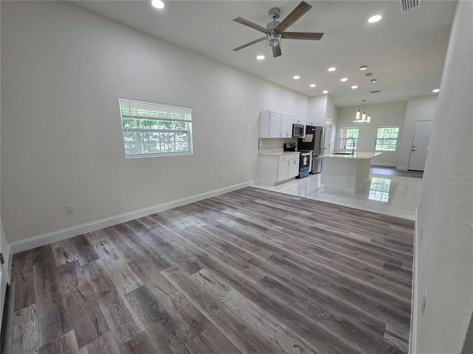 For Sale: $319,999 (3 beds, 2 baths, 1500 Square Feet)