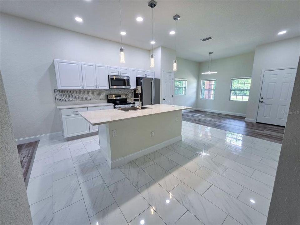 For Sale: $319,999 (3 beds, 2 baths, 1500 Square Feet)