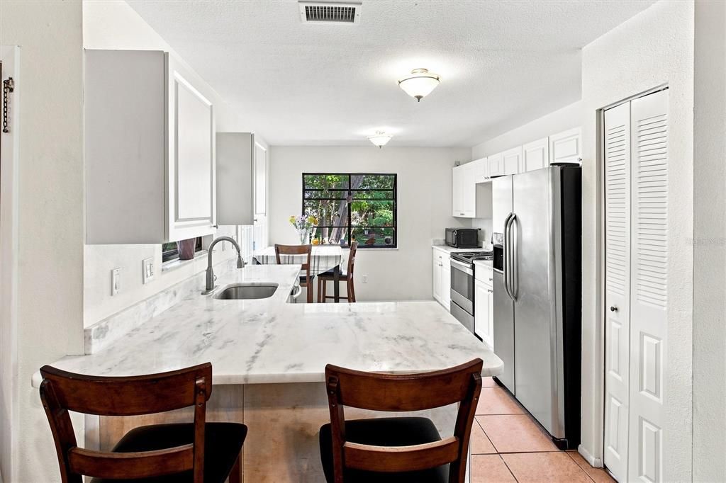 На продажу: $289,999 (3 спален, 2 ванн, 1252 Квадратных фут)