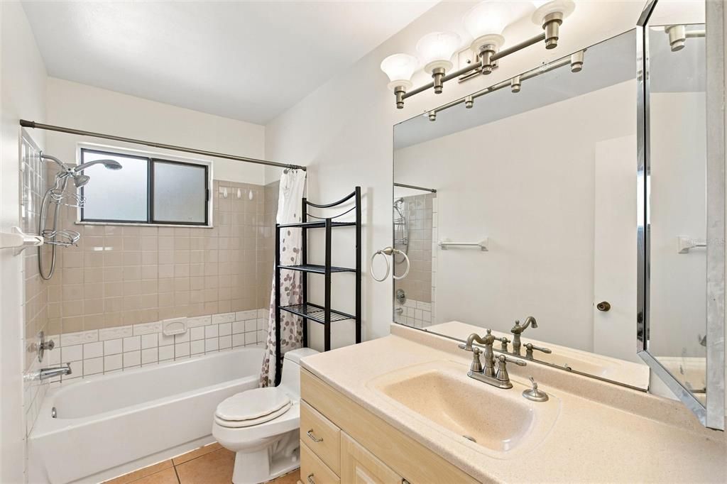На продажу: $289,999 (3 спален, 2 ванн, 1252 Квадратных фут)