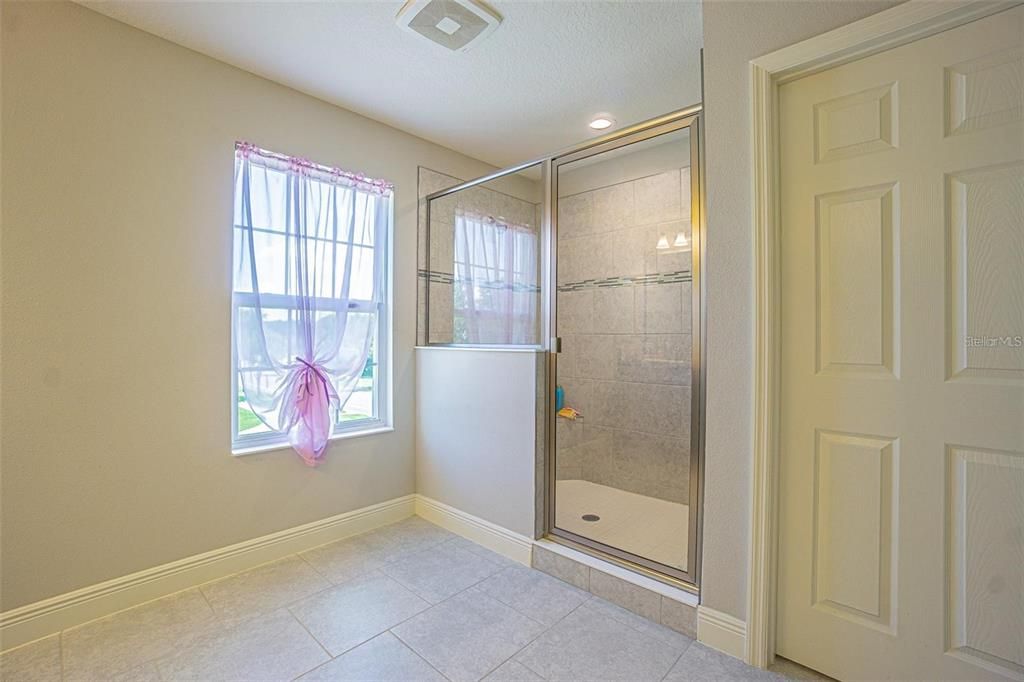 En Renta: $3,995 (5 camas, 4 baños, 3615 Pies cuadrados)