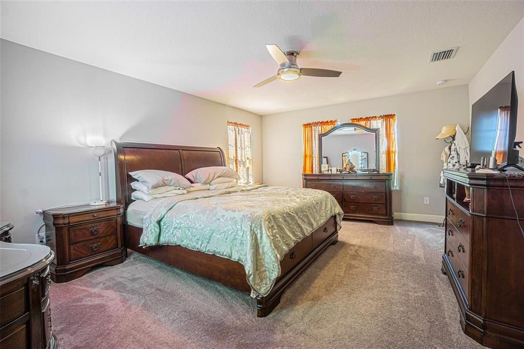En Renta: $3,995 (5 camas, 4 baños, 3615 Pies cuadrados)