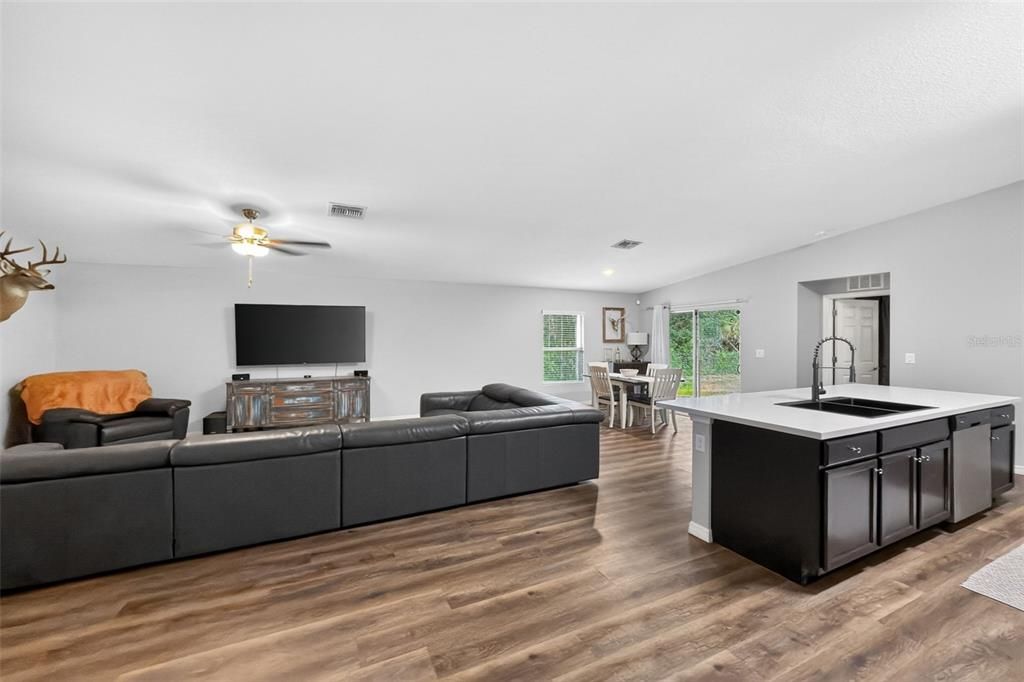 For Sale: $350,000 (4 beds, 2 baths, 1842 Square Feet)