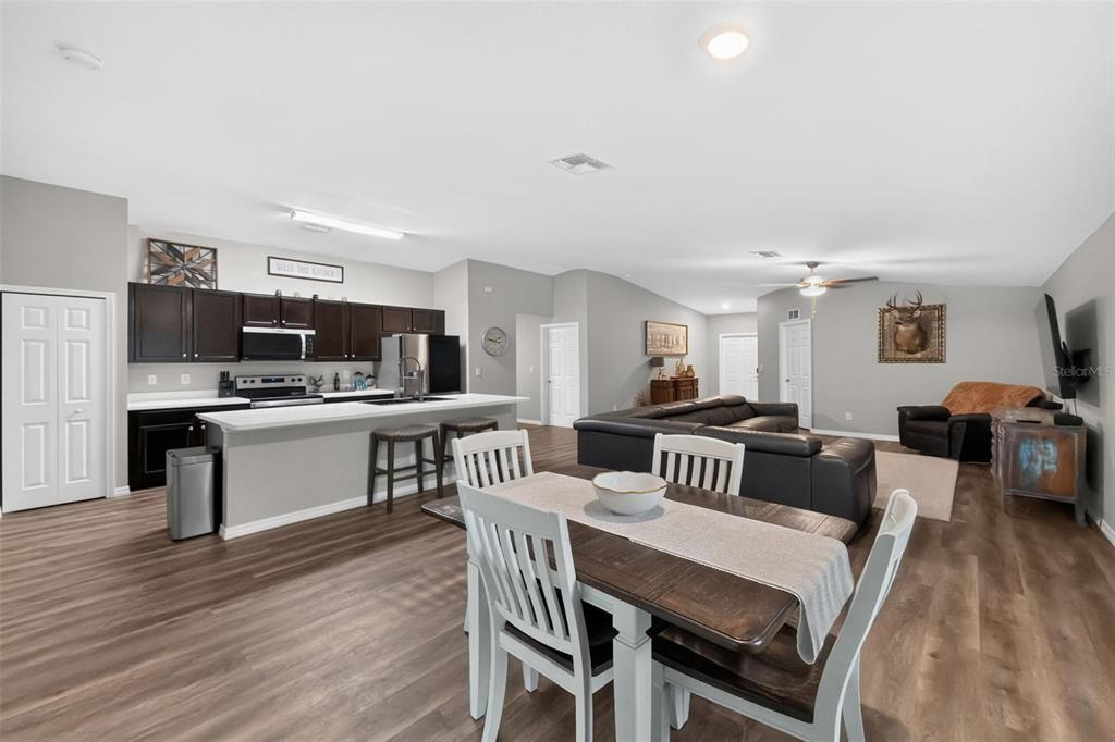 For Sale: $350,000 (4 beds, 2 baths, 1842 Square Feet)