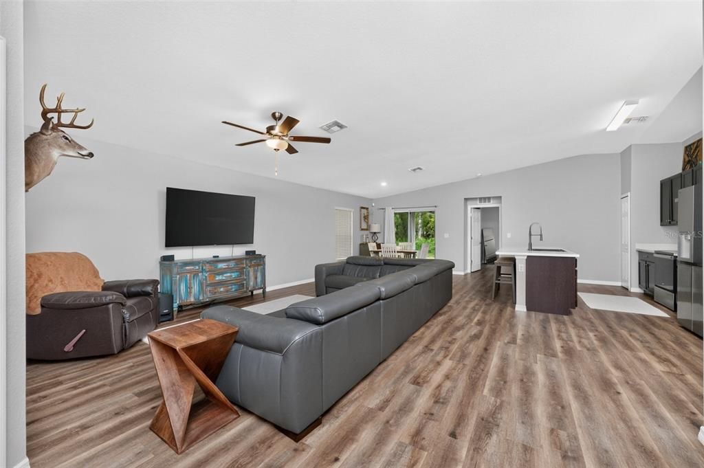 For Sale: $350,000 (4 beds, 2 baths, 1842 Square Feet)