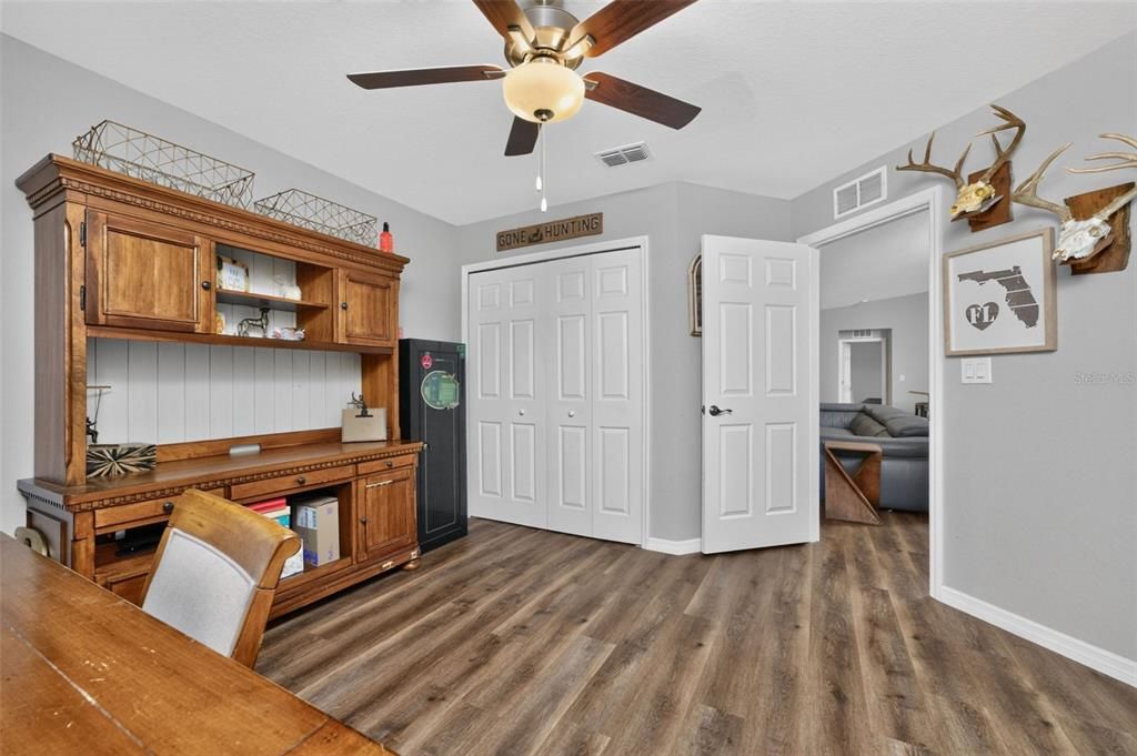 For Sale: $350,000 (4 beds, 2 baths, 1842 Square Feet)