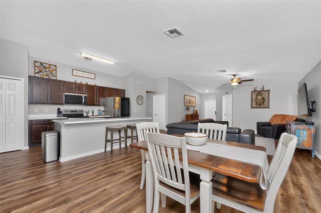 For Sale: $350,000 (4 beds, 2 baths, 1842 Square Feet)