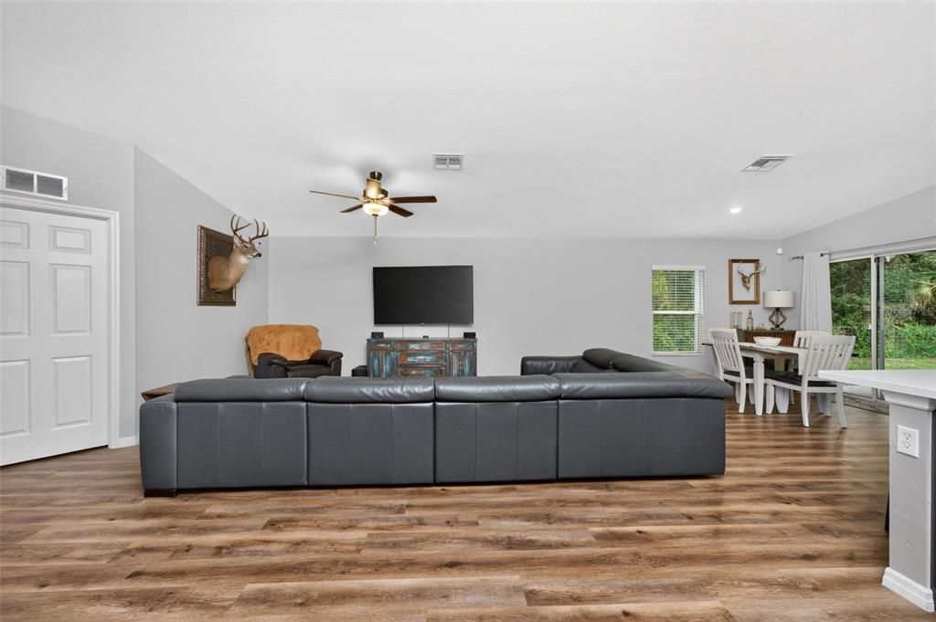 For Sale: $350,000 (4 beds, 2 baths, 1842 Square Feet)