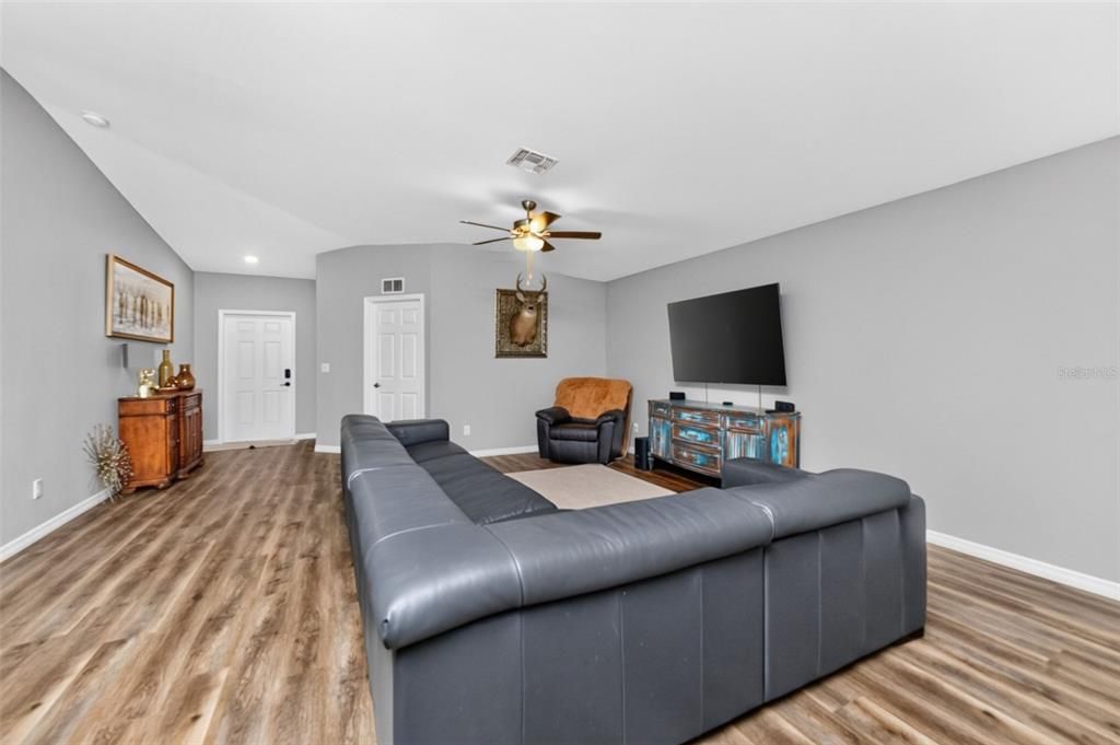 For Sale: $350,000 (4 beds, 2 baths, 1842 Square Feet)