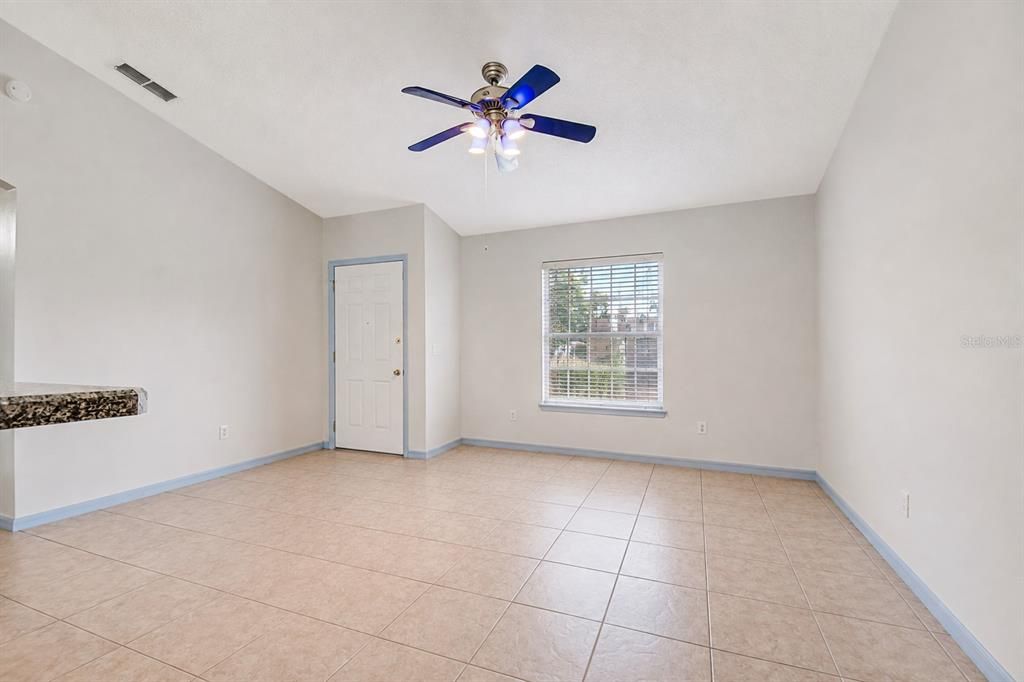 For Sale: $320,000 (3 beds, 2 baths, 1192 Square Feet)