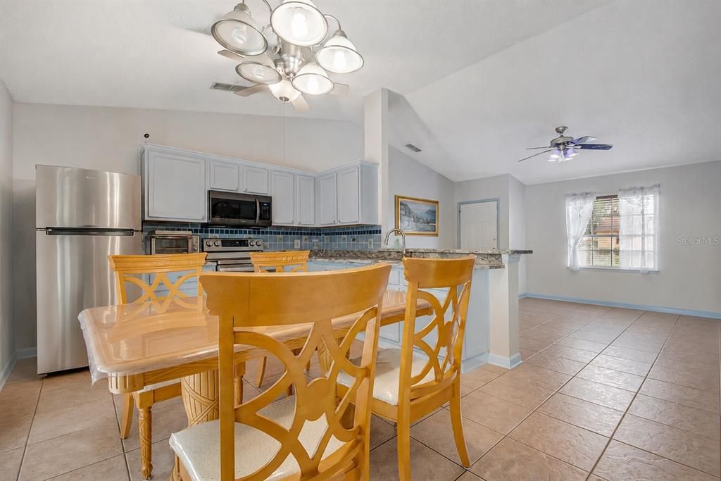 For Sale: $320,000 (3 beds, 2 baths, 1192 Square Feet)