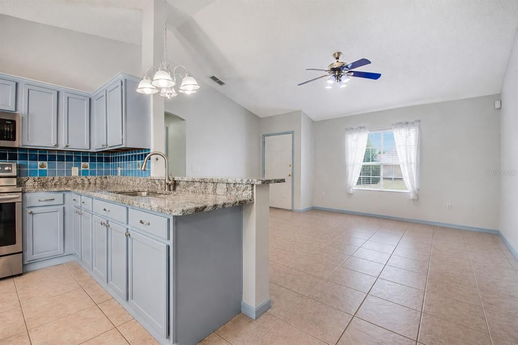 For Sale: $320,000 (3 beds, 2 baths, 1192 Square Feet)