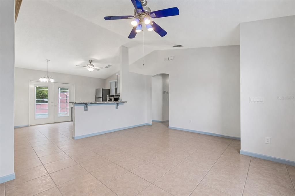 For Sale: $320,000 (3 beds, 2 baths, 1192 Square Feet)
