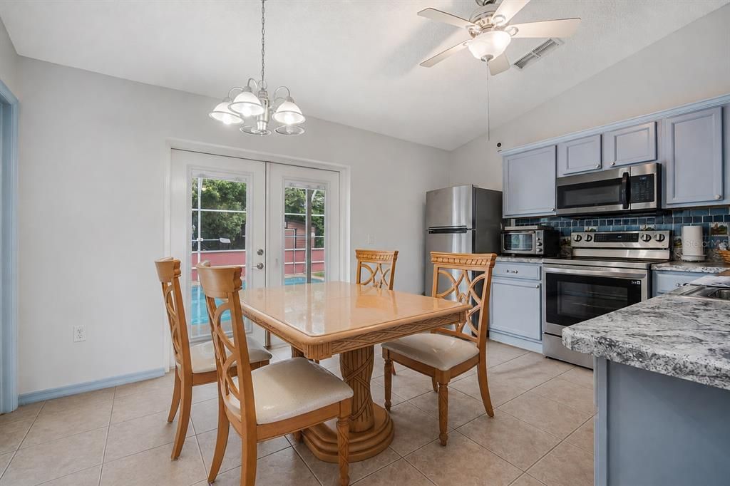 For Sale: $320,000 (3 beds, 2 baths, 1192 Square Feet)