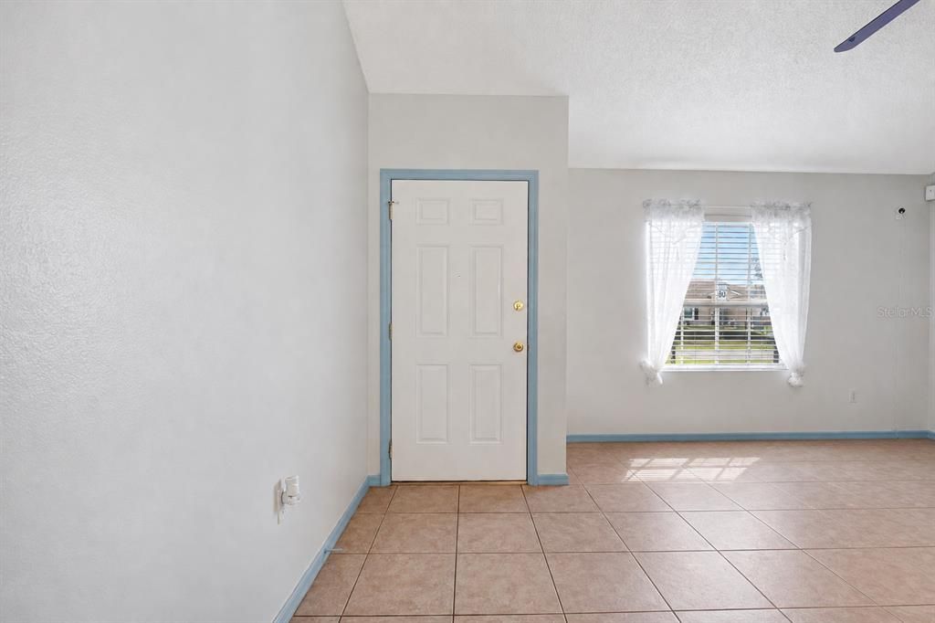 For Sale: $320,000 (3 beds, 2 baths, 1192 Square Feet)