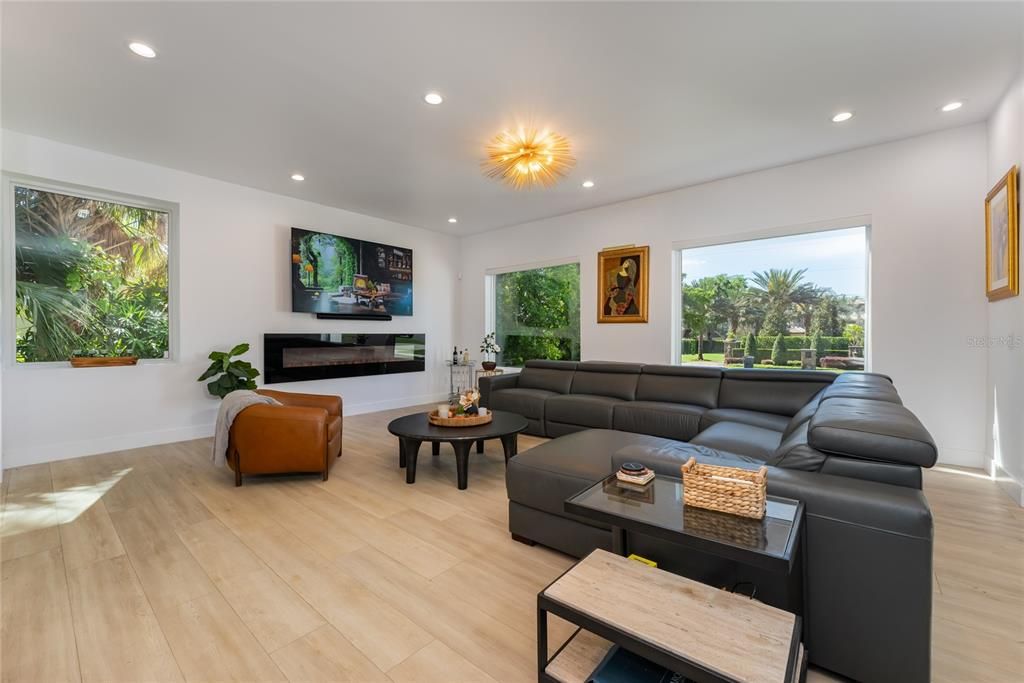 En Venta: $2,395,000 (5 camas, 5 baños, 4094 Pies cuadrados)